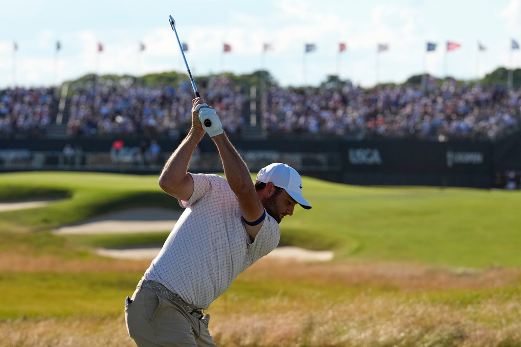 Scottie Scheffler hits his tee shot on the 17th hole during the third round of the U.S. Open golf tournament at Shinnecock Hills Golf Club in Southampton, N.Y., Saturday, June 20, 2026.(AP Photo/David J. Phillip)