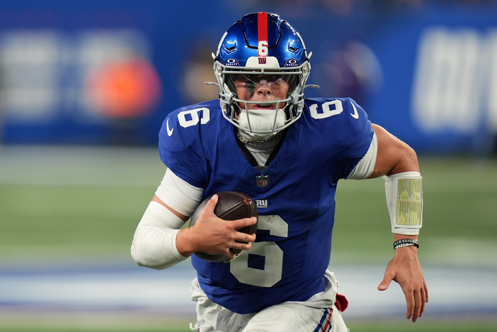 New York Giants' Jaxson Dart plays during the second half of an NFL football game against the Philadelphia Eagles Thursday, Oct. 9, 2025, in East Rutherford, N.J. (AP Photo/Seth Wenig)