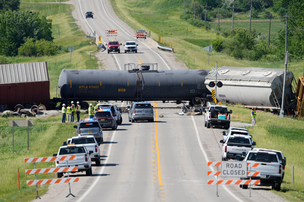 Workers and law enforcement respond after a train derailed on Wednesday, June 3, 2026, near Victor, Iowa. (AP Photo/Charlie Neibergall)