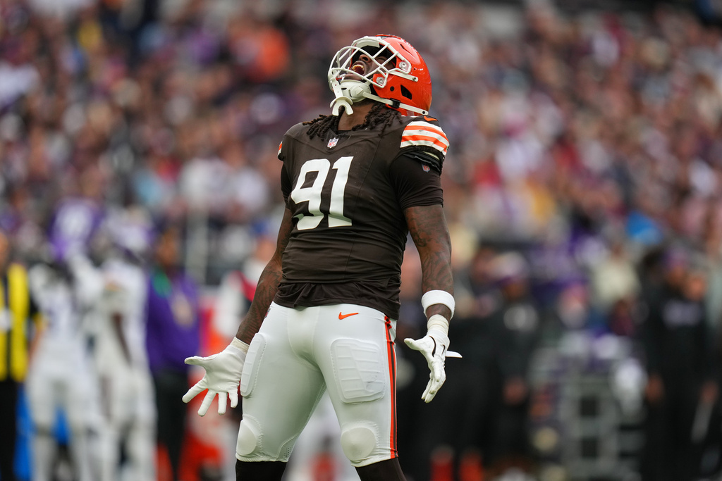 Cleveland Browns defensive end Alex Wright (91) reacts after sacking Minnesota Vikings quarterback Carson Wentz (11) during the second half of the NFL game between Minnesota Vikings and Cleveland Browns at the Tottenham Hotspur stadium in London, Sunday, Oct. 5, 2025. (AP Photo/Kirsty Wigglesworth)