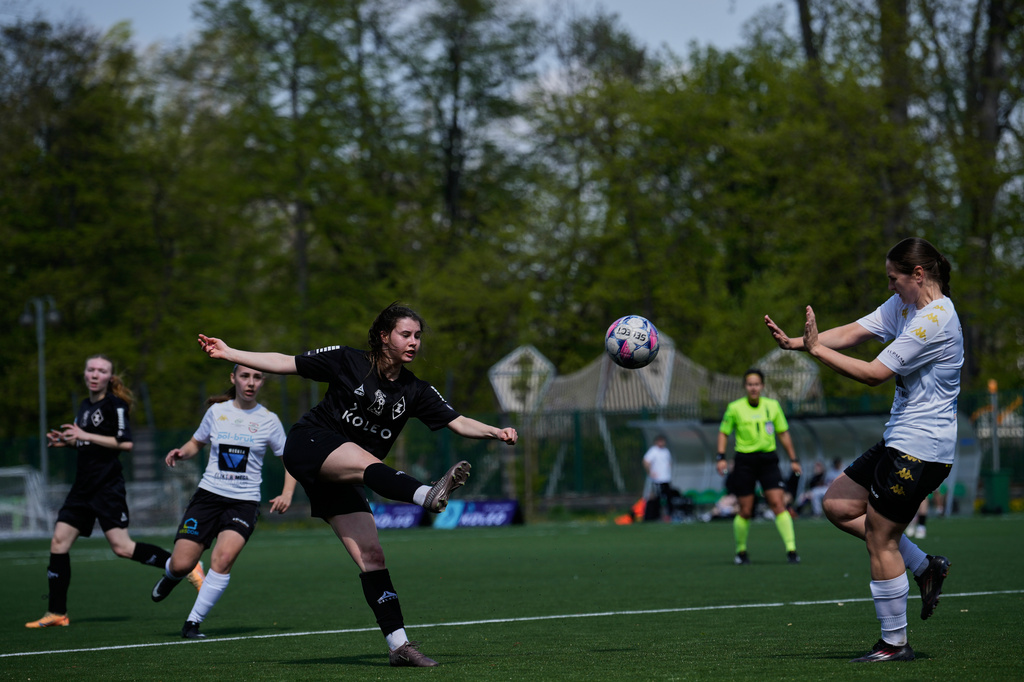 AKS Zly Praga's Natalia Pamieta shoots the ball during the Women's II Liga Kobiet North soccer match between AKS Zly Praga and KKP Slupczanka Slupca, at the Don Pedro Arena stadium in Warsaw, Poland, Saturday, April 25, 2026. (AP Photo/Ebrahim Noroozi)