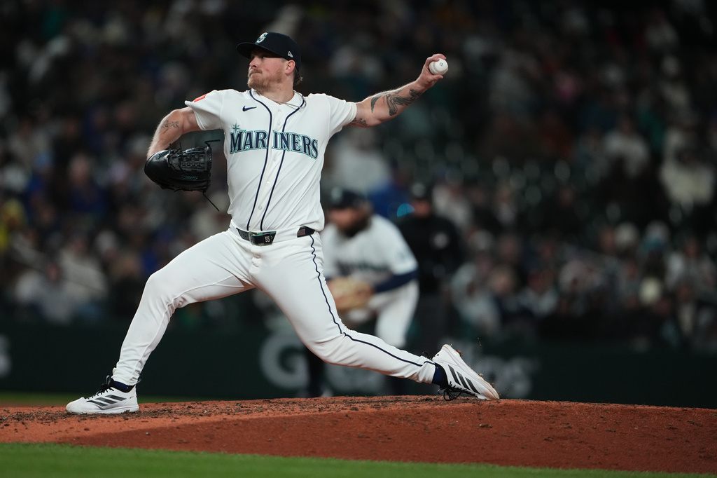 Seattle Mariners relief pitcher Gabe Speier throws against the New York Yankees during the eighth inning of a baseball game, Monday, March 30, 2026, in Seattle. (AP Photo/Lindsey Wasson)