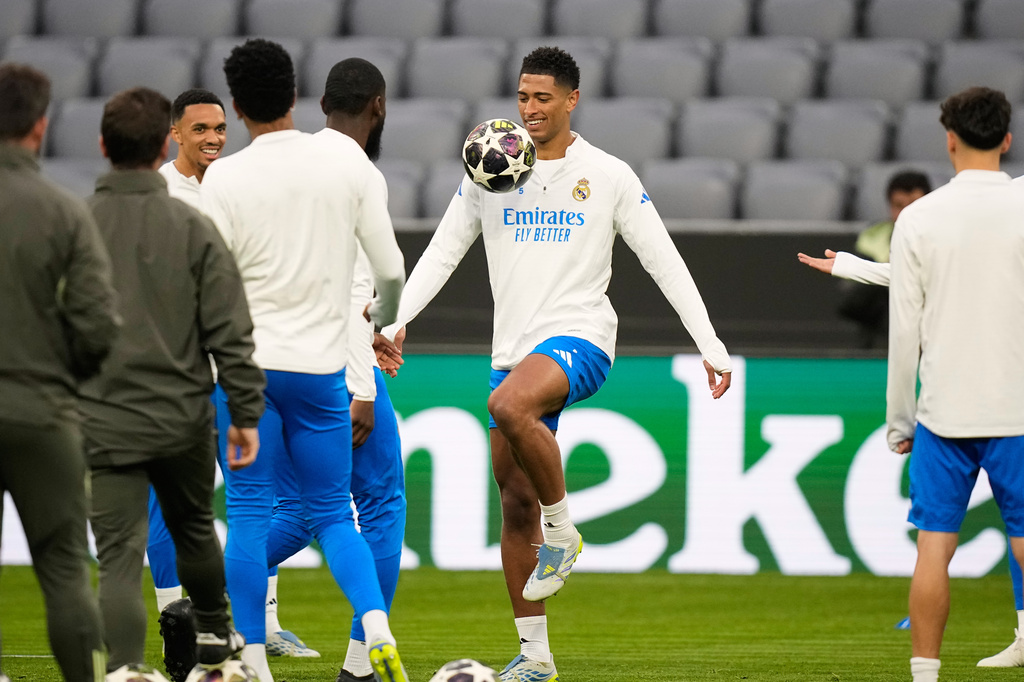 Real Madrid's Jude Bellingham exercises during a training session ahead of the Champions League quarterfinal second leg soccer match between Bayern Munich and Real Madrid in Munich, Germany, Tuesday, April 14, 2026. (AP Photo/Matthias Schrader)