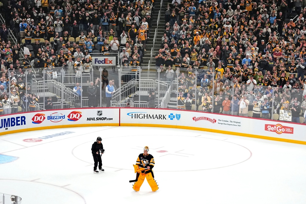 Pittsburgh Penguins goalie Marc-Andre Fleury takes a lap of PNC Paints Arena following a pre-season NHL hockey game against the Columbus Blue Jackets in Pittsburgh, Saturday, Sept. 27, 2025. (AP Photo/Gene J. Puskar)