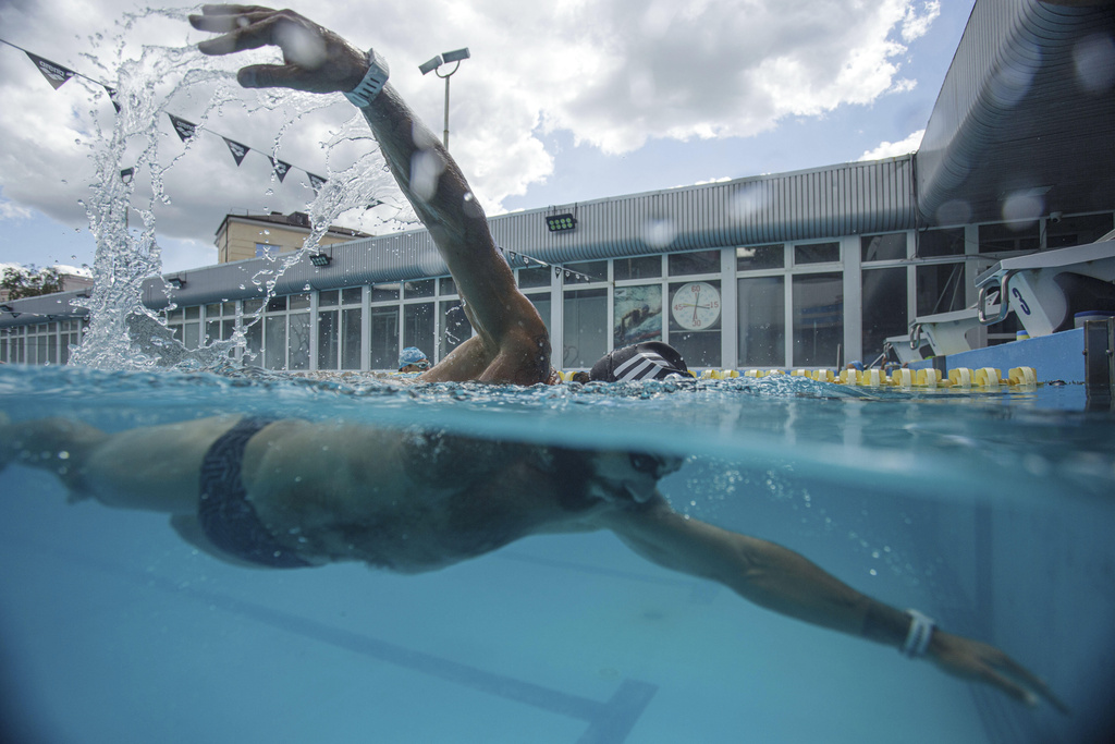 Ukrainian war veteran Oleh Tserkovnyi trains in a pool in Kyiv, Ukraine, Tuesday, Aug. 12, 2025, for the upcoming 6.5km swimming race across the Bosporus Strait. (AP Photo/Evgeniy Maloletka)
