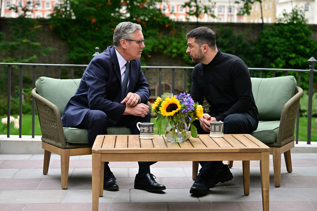 Britain's Prime Minister Keir Starmer, left, talks with Ukraine's President Volodymyr Zelenskyy in the garden of 10 Downing Street in London, Thursday Aug. 14, 2025. (Ben Stansall/Pool Photo via AP)