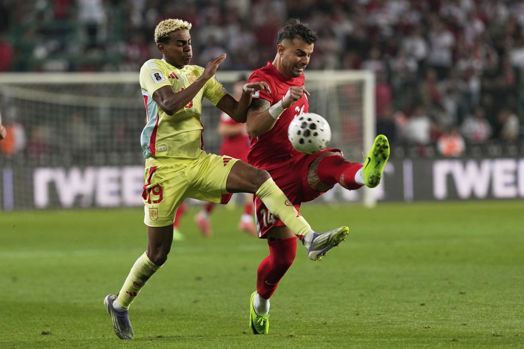 Spain's Lamine Yamal, left, and Turkey's Abdulkerim Bardakci fight for the ball during a World Cup qualifying round Group E soccer match between Turkey and Spain at Konya Buyuksehir stadium, in Konya, Turkey, Sunday, Sept. 7, 2025. (AP Photo/Khalil Hamra)