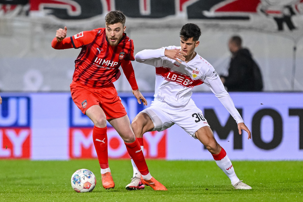 Heidenheim's Julian Niehues, left, and Stuttgart's Chema Andrés in action during the Bundesliga soccer match between FC Heidenheim and VfB Stuttgart in Heidenheim, Germany, Sunday Feb. 22, 2026. (Harry Langer/dpa via AP)