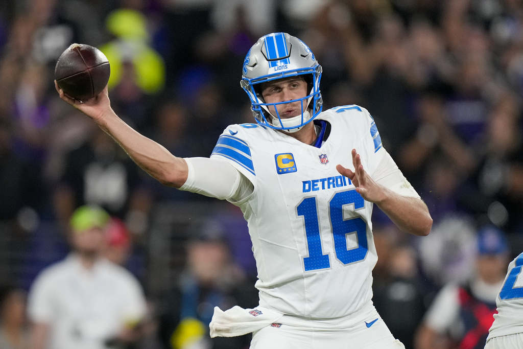 Detroit Lions quarterback Jared Goff throws a pass against the Baltimore Ravens during the first half of an NFL football game Monday, Sept. 22, 2025, in Baltimore. (AP Photo/Stephanie Scarbrough)