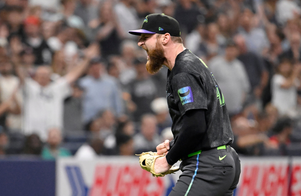 Tampa Bay Rays pitcher Bryan Baker celebrates after striking out Chicago White Sox's Randal Grichuk, not pictured, during the ninth inning to end a baseball game Saturday, Aug. 1, 2026, in St. Petersburg, Fla. (AP Photo/Jason Behnken)