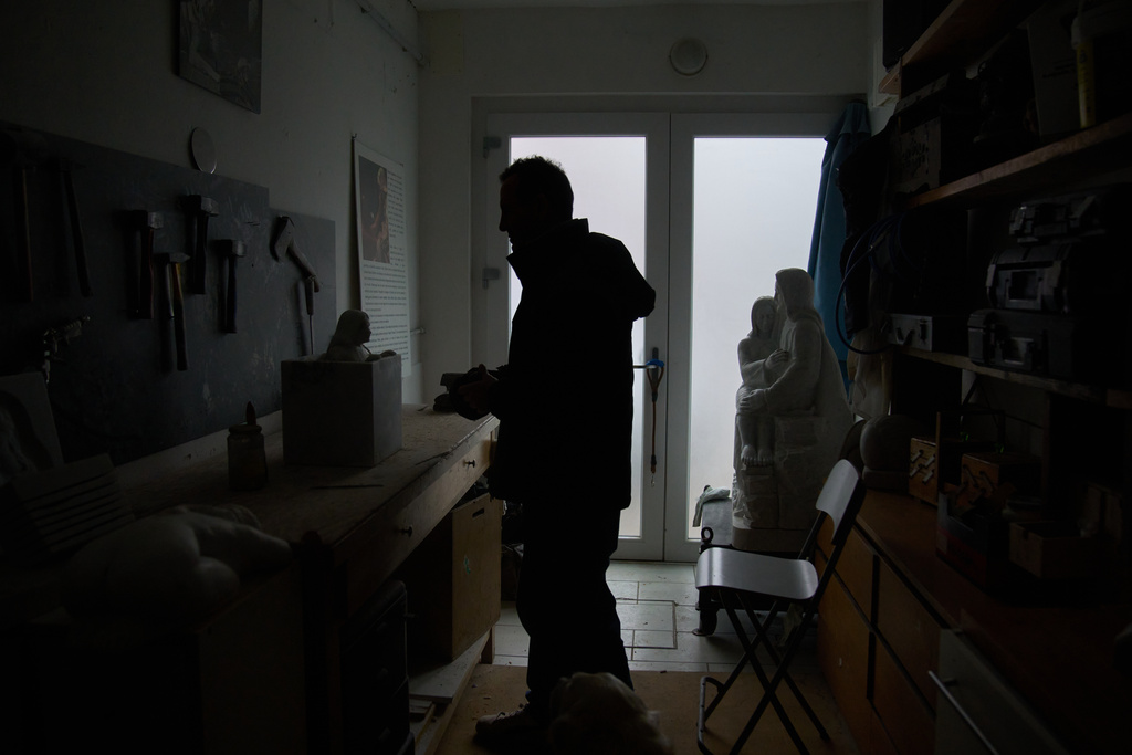 Felice Tagliaferri, a blind sculptor, stands in his studio in Cesena, Italy, Friday, Jan. 16, 2026. (AP Photo/Alessandra Tarantino)