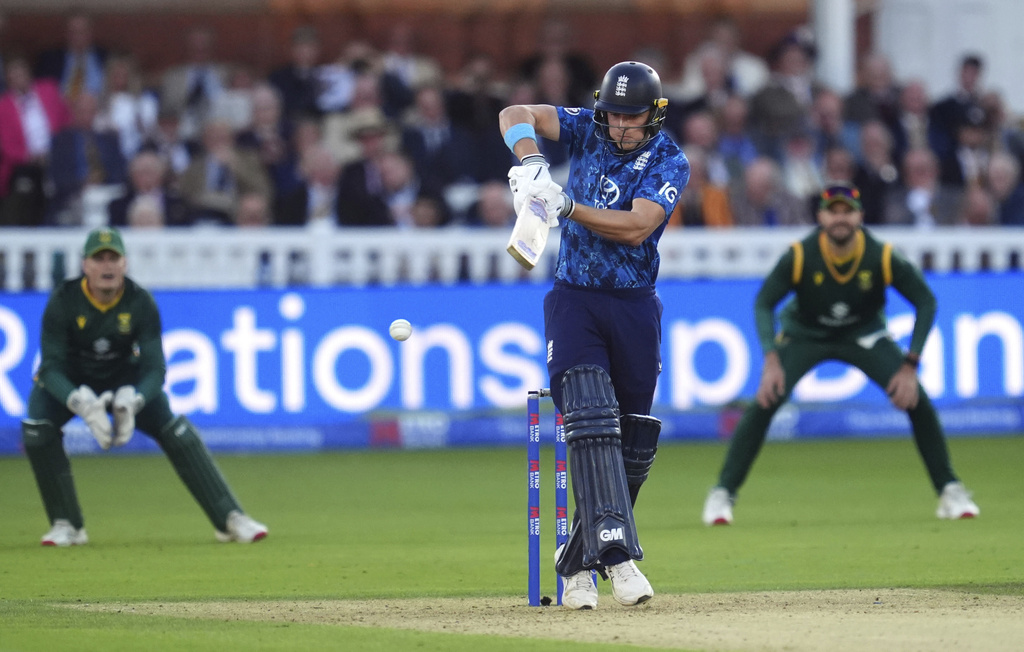 England's Jacob Bethell bats during the second ODI series cricket match between England and South Africa, at Lord's, in London, Thursday Sept. 4, 2025. (Adam Davy/PA via AP)
