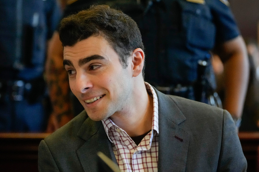 Luigi Mangione appears in Manhattan Criminal Court, Monday, Dec. 1, 2025, in New York. (AP Photo/Yuki Iwamura, Pool)