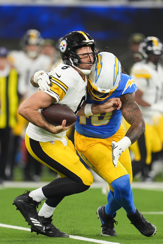 Los Angeles Chargers linebacker Bud Dupree (48) tackles Pittsburgh Steelers quarterback Aaron Rodgers (8) during the first half of an NFL football game Sunday, Nov. 9, 2025, in Inglewood, Calif. (AP Photo/Marcio Jose Sanchez)