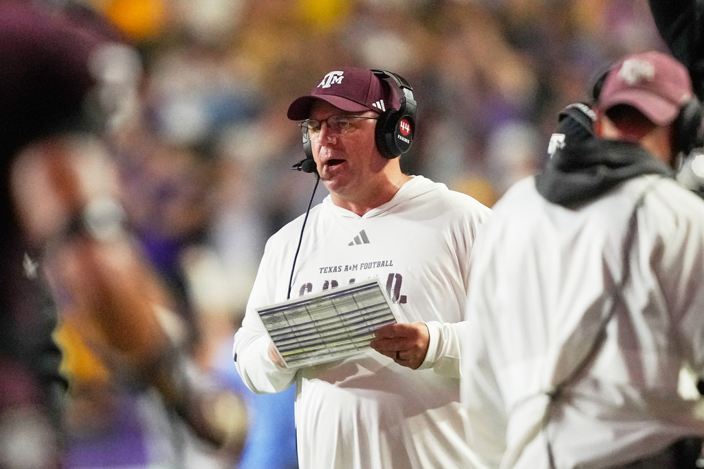 Texas A&M head coach Mike Elko calls out from the sideline in the first half of an NCAA college football game against LSU, Saturday, Oct. 25, 2025 in Baton Rouge, La. (AP Photo/Gerald Herbert)