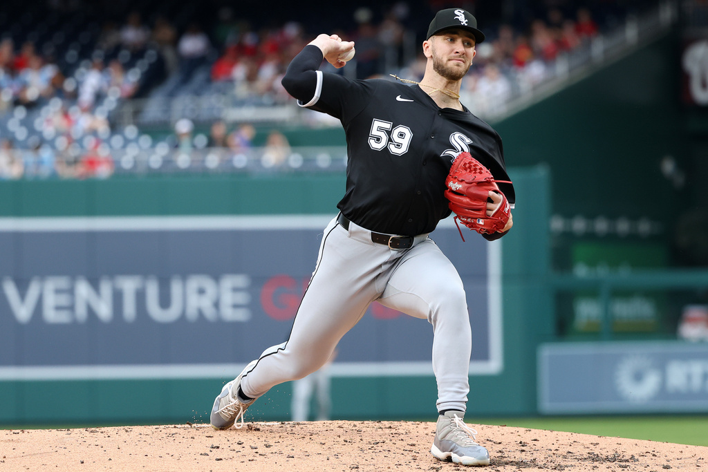 Chicago White Sox pitcher Sean Burke throws during the second inning of a baseball game against the Washington Nationals, Saturday, Sept. 27, 2025, in Washington. (AP Photo/Daniel Kucin Jr.)