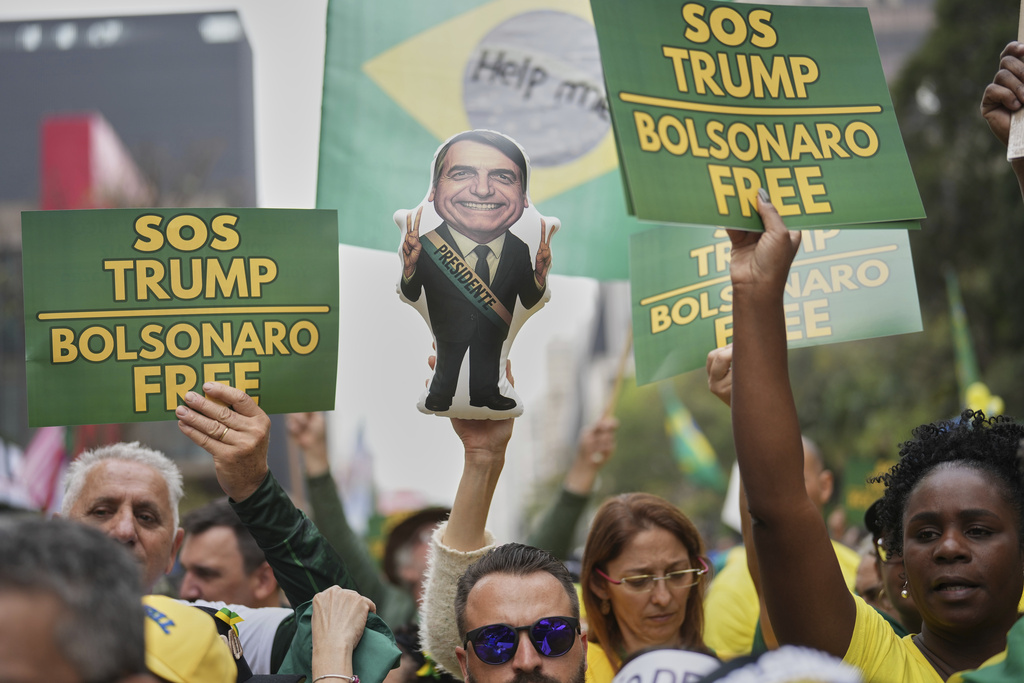 Supporters of former President Jair Bolsonaro protest against his Supreme Court trial for allegedly leading a coup plot to keep him in office after his 2022 election defeat, in Sao Paulo, Sunday, Sept. 7, 2025. (AP Photo/Andre Penner)