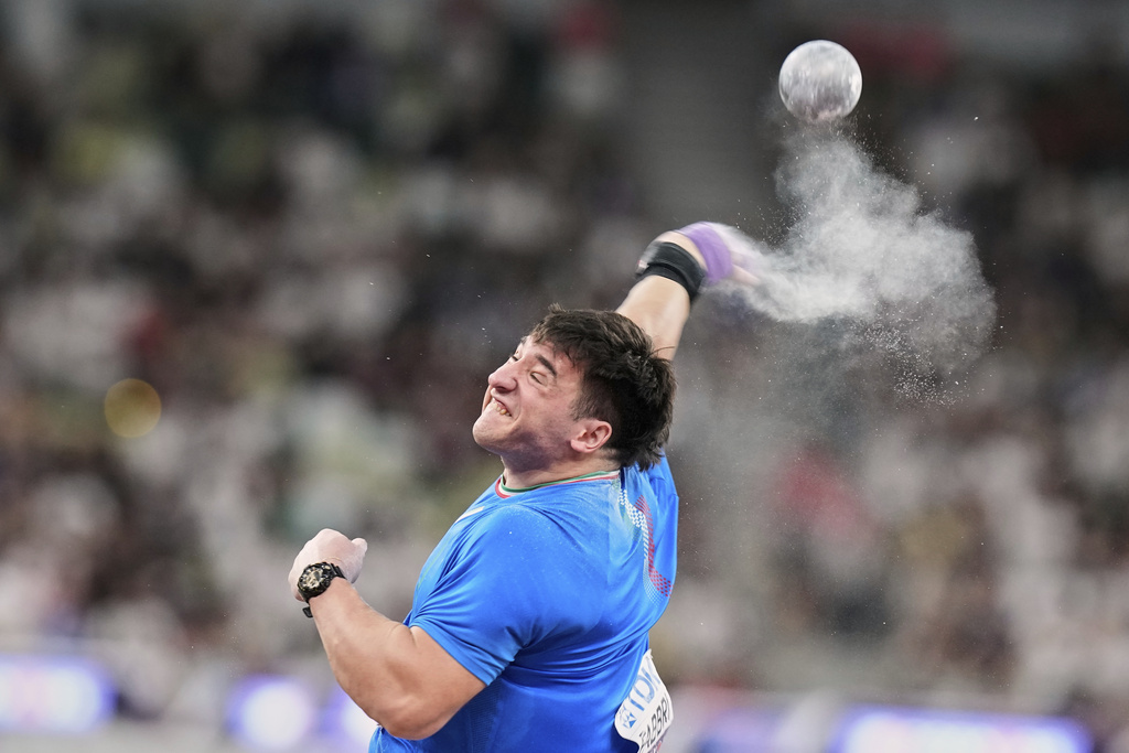 Italy's Leonardo Fabbri competes during the men's shot put final at the World Athletics Championships in Tokyo, Saturday, Sept. 13, 2025. (AP Photo/Eugene Hoshiko)