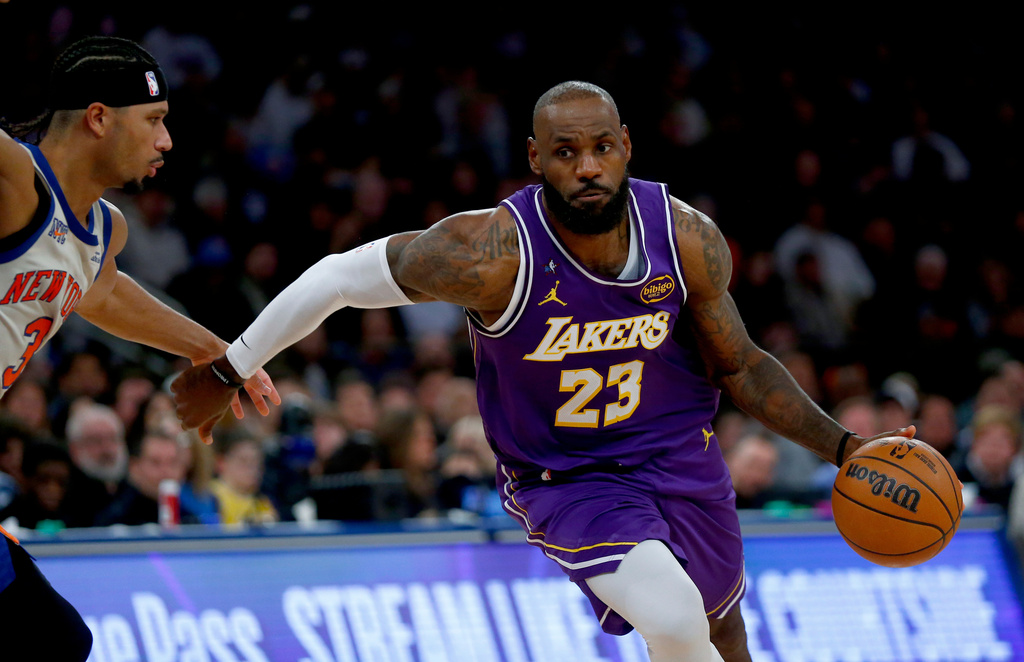 New York Knicks guard Josh Hart, left, defends against Los Angeles Lakers forward LeBron James, right, during the second half of an NBA basketball game, Sunday, Feb. 1, 2026, in New York. (AP Photo/John Munson)