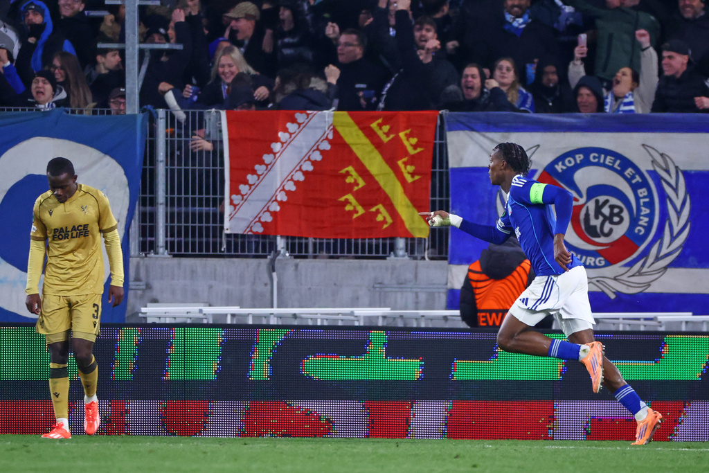 Strasbourg's Emanuel Emegha, right, celebrates after scoring a goal during the Europa Conference League opening phase soccer match between Strasbourg and Crystal Palace in Strasbourg, France, Thursday, Nov. 27, 2025. (AP Photo/Antonin Utz)