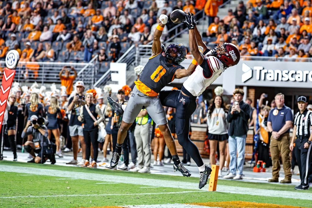 Tennessee defensive back Colton Hood (8) breaks up a pass intended for New Mexico State tight end Joshua Goines, right, during the first half of an NCAA college football game Saturday, Nov. 15, 2025, in Knoxville, Tenn. (AP Photo/Wade Payne)