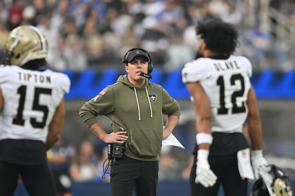 New Orleans Saints head coach Kellen Moore watches froth sideline in the first half of an NFL football game against the Los Angeles Rams Sunday, Nov. 2, 2025, in Inglewood, Calif. (AP Photo/Katie Chin)