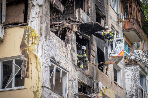 Rescuers work at the site of an apartment buildings damaged during a Russian attack in Kyiv, Ukraine, Sunday, Sept. 28, 2025. (AP Photo/Dan Bashakov) Rescuers work at the site of an apartment buildings damaged during a Russian attack in Kyiv, Ukraine, Sunday, Sept. 28, 2025. (AP Photo/Dan Bashakov)