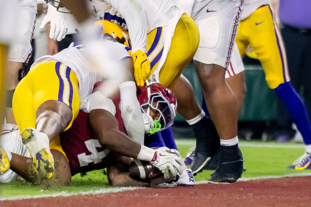Alabama running back Daniel Hill (4) breaks into the end zone for a running touchdown against LSU during the first half of an NCAA college football game Saturday, Nov. 8, 2025, in Tuscaloosa, Ala. (AP Photo/Vasha Hunt)