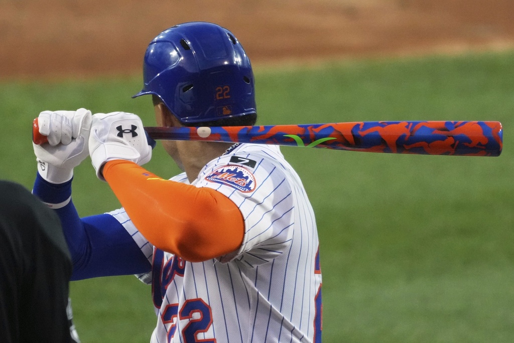 New York Mets outfielder Juan Soto (22) uses his Players' Weekend custom bat during the first inning of the Little League Classic baseball game against the Seattle Mariners at Bowman Field in Williamsport, Pa., Sunday, Aug. 17, 2025. (AP Photo/Gene J. Puskar)
