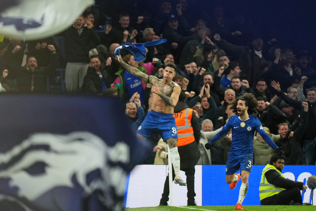 Chelsea's Enzo Fernandez celebrates after scoring his side's third goal during the English Premier League soccer match between Chelsea and West Ham United in London, Saturday, Jan. 31, 2026. (AP Photo/Alastair Grant)