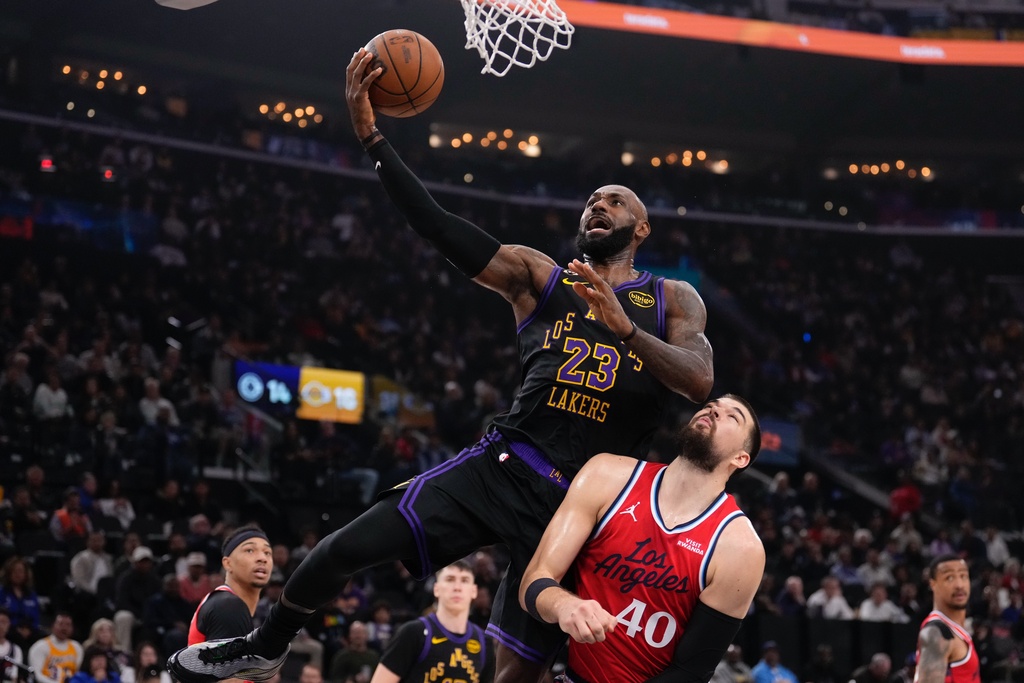 Los Angeles Lakers forward LeBron James, left, shoots as Los Angeles Clippers center Ivica Zubac defends during the first half of an NBA basketball game Thursday, Jan. 22, 2026, in Inglewood, Calif. (AP Photo/Mark J. Terrill)