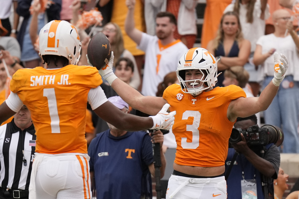 Tennessee tight end Jack Van Dorselaer (3) celebrates his touchdown with wide receiver Travis Smith Jr. (1) during the second half of an NCAA college football game against East Tennessee State, Saturday, Sept. 6, 2025, in Knoxville, Tenn. (AP Photo/George Walker IV)