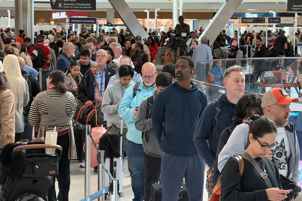 Travelers wait in long security lines at George Bush Intercontinental Airport, Monday, Nov. 3, 2025, in Houston. (AP Photo Lekan Oyekanmi)