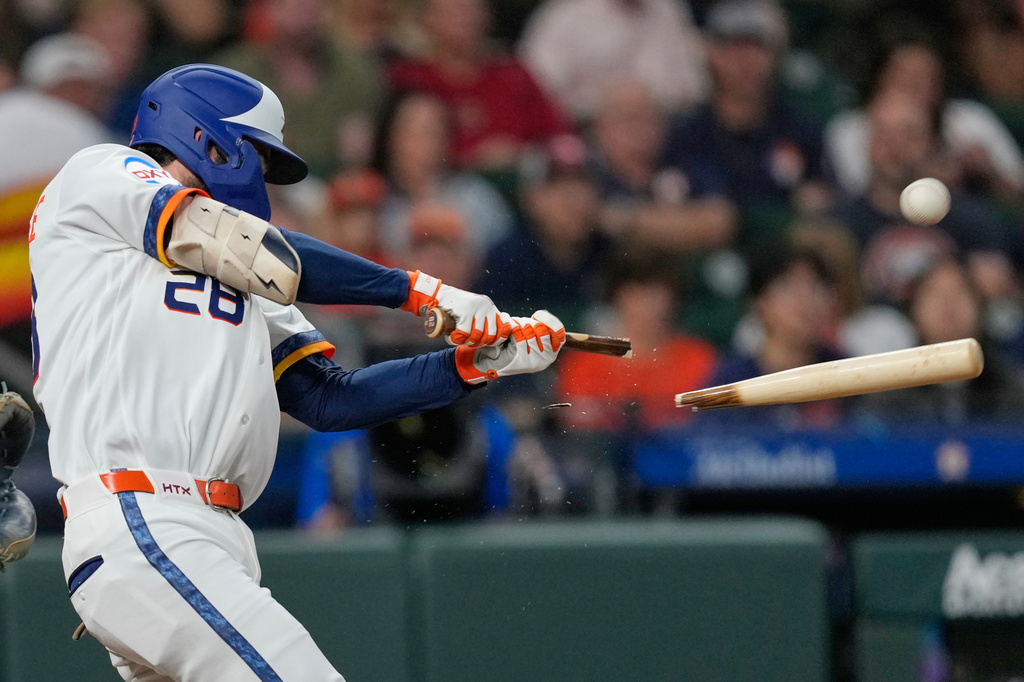 Houston Astros' Braden Shewmake breaks his bat hitting a fly out against the Seattle Mariners during the second inning of a baseball game Monday, May 11, 2026, in Houston. (AP Photo/David J. Phillip)