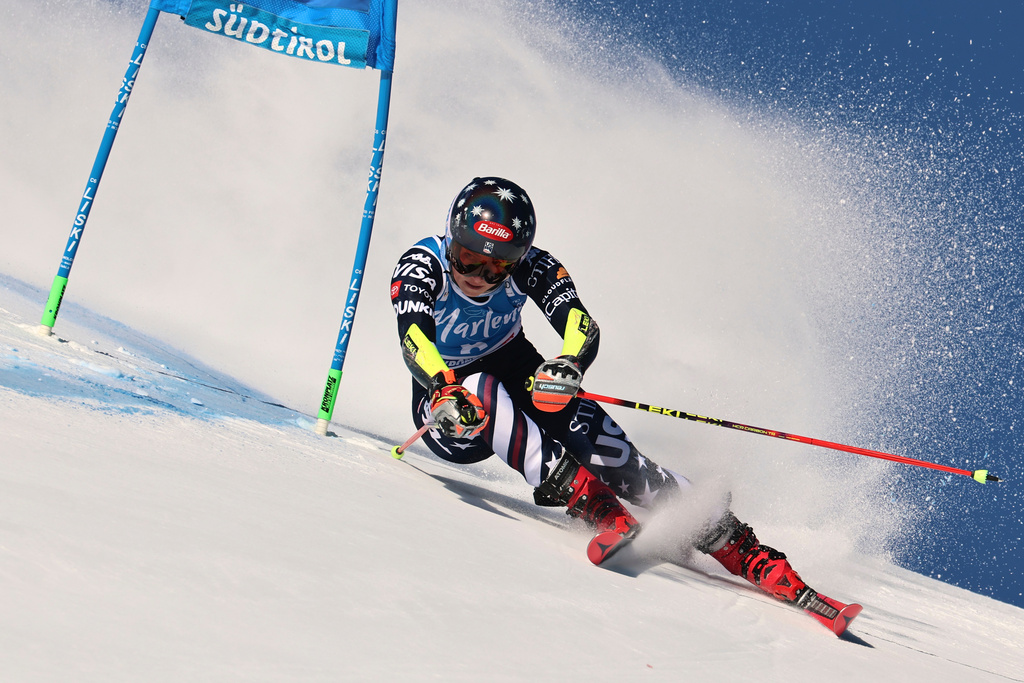 United States' Mikaela Shiffrin speeds down the course during a women's World Cup giant slalom, in Kronplatz, Tuesday, Jan. 20, 2026. (AP Photo/Marco Trovati)