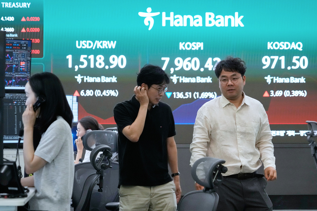 Currency traders pass by a screen showing the Korea Composite Stock Price Index (KOSPI) and the foreign exchange rate between U.S. dollar and South Korean won at the foreign exchange dealing room of the Hana Bank headquarters in Seoul, South Korea, Wednesday, June 10, 2026. (AP Photo/Ahn Young-joon)