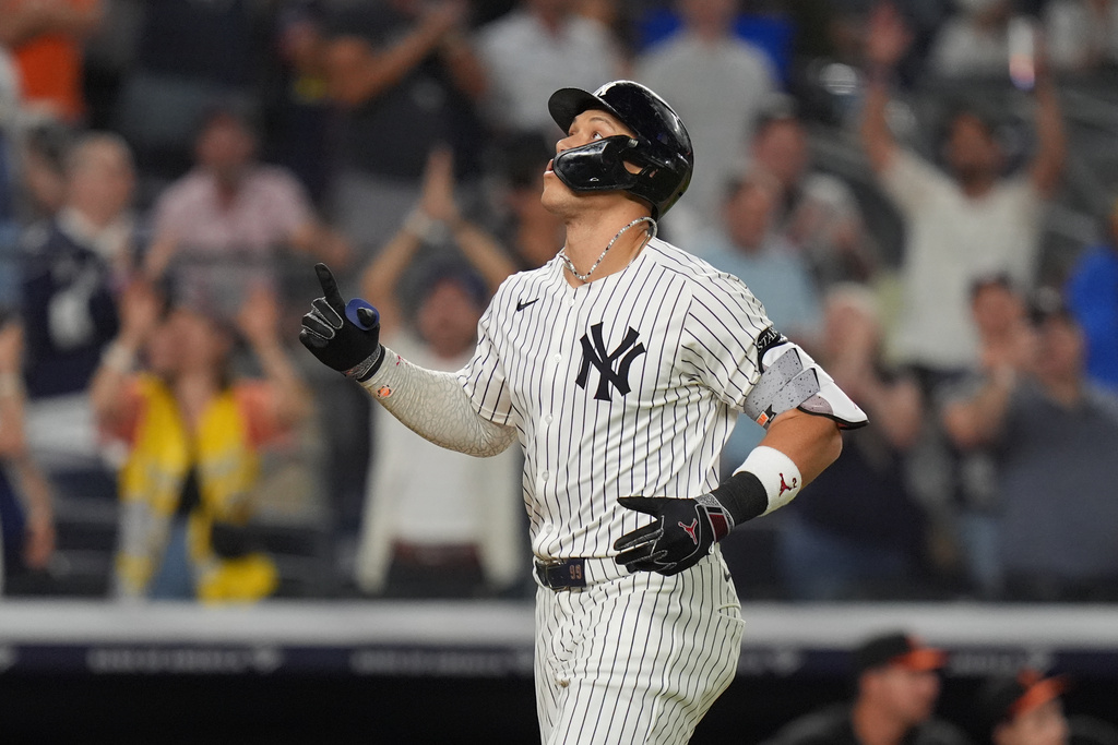 New York Yankees' Aaron Judge gestures as he runs the bases after hitting a two-run home run during the third inning of a baseball game against the Baltimore Orioles Friday, Sept. 26, 2025, in New York. (AP Photo/Frank Franklin II)