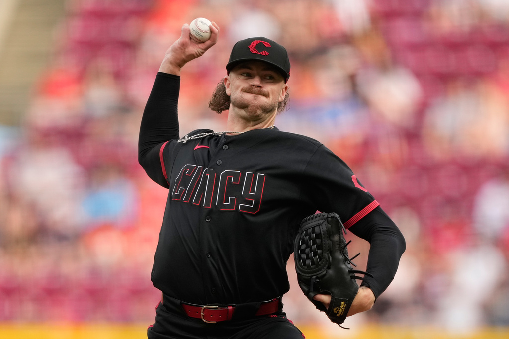 Cincinnati Reds pitcher Chris Paddack throws during the first inning of a baseball game against the Atlanta Braves in Cincinnati, Friday, May 29, 2026. (AP Photo/Carolyn Kaster)