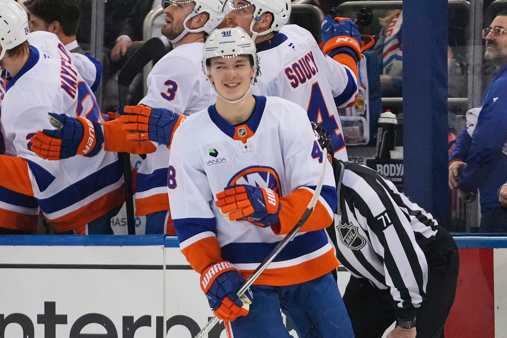 New York Islanders' Matthew Schaefer smiles after scoring a goal during the second period of an NHL hockey game against the New York Rangers Thursday, Jan. 29, 2026, in New York. (AP Photo/Frank Franklin II)