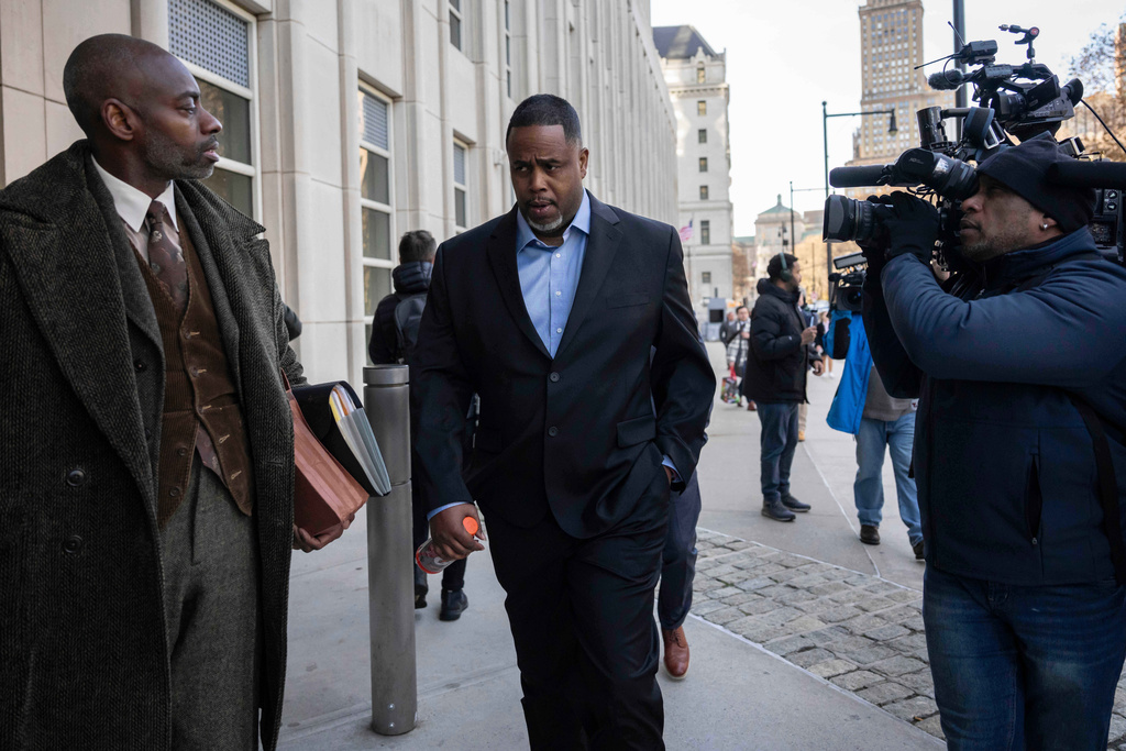 Former NBA player and assistant coach Damon Jones arrives at Brooklyn federal court, Monday, Nov. 24, 2025, in New York. (AP Photo/Yuki Iwamura)