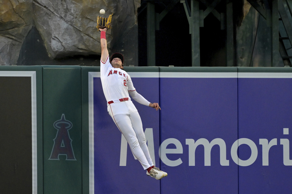 Los Angeles Angels center fielder Bryce Teodosio leaps at the wall but cannot reach a two-run home run hit by Minnesota Twins' Royce Lewis during the second inning of a baseball game Monday, Sept. 8, 2025, in Anaheim, Calif. (AP Photo/Jayne Kamin-Oncea)