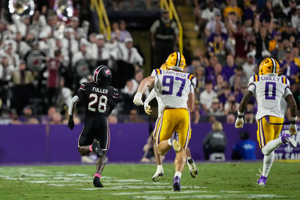 South Carolina running back Matt Fuller (28) carries for a touchdown against LSU in the first half of an NCAA college football game, Saturday, Oct. 11, 2025 in Baton Rouge, La. (AP Photo/Gerald Herbert)
