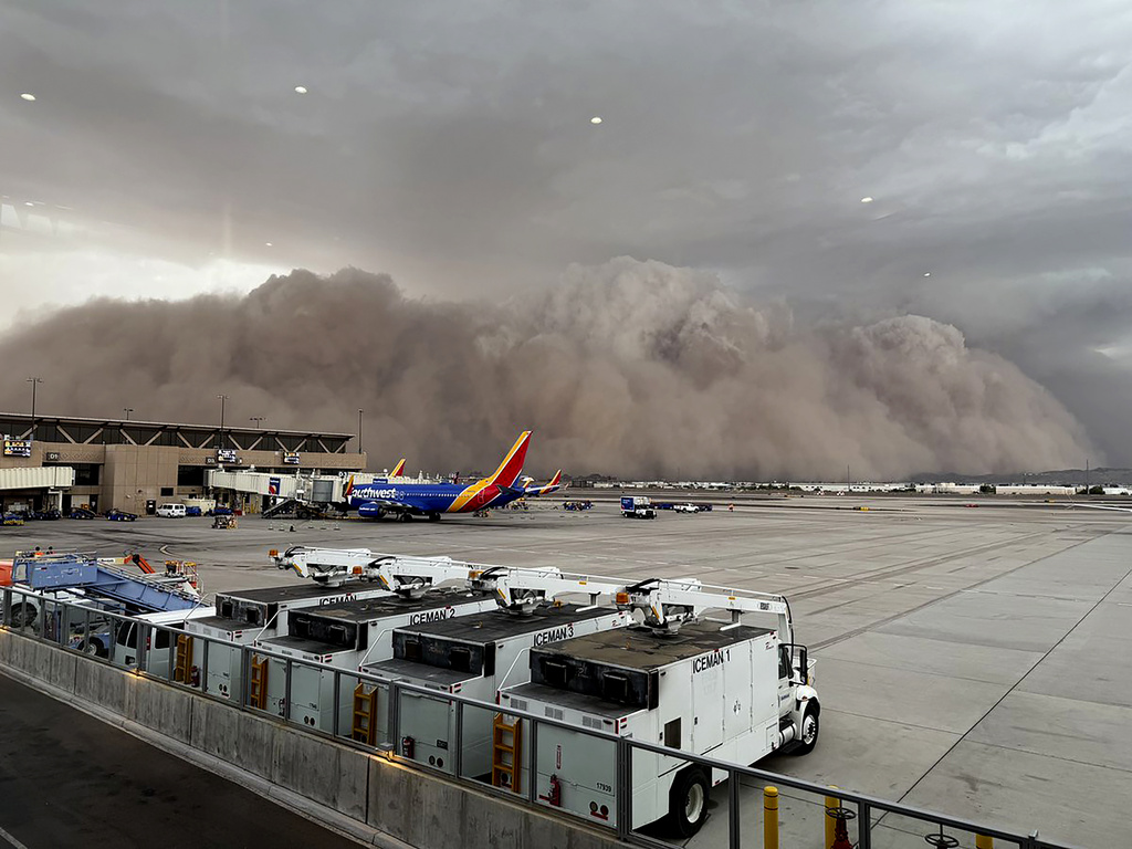 This photo provided by the City of Phoenix shows a towering cloud of dust at Phoenix Sky Harbor International Airport on Monday, Aug. 25, 2025. (City of Phoenix via AP)