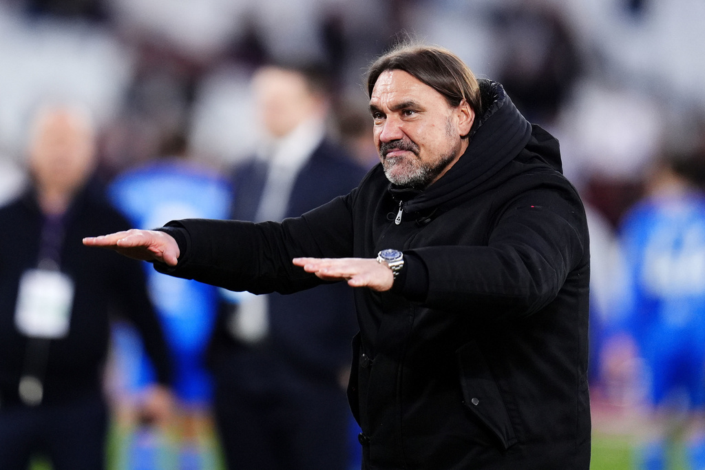 Leeds United manager Daniel Farke celebrates after the English FA Cup quarterfinal soccer match between West Ham United and Leeds United, in London, Sunday April 5, 2026. (John Walton/PA via AP)