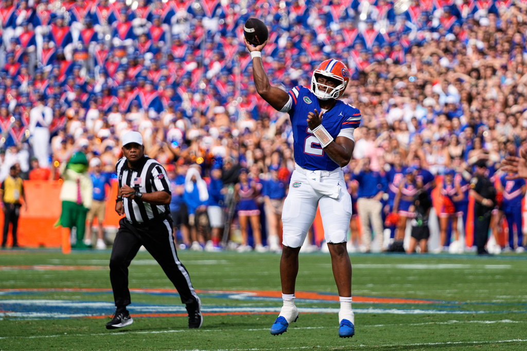 Florida quarterback DJ Lagway passes the ball during the first half of an NCAA college football game against Texas, Saturday, Oct. 4, 2025, in Gainesville, Fla. (AP Photo/John Raoux)