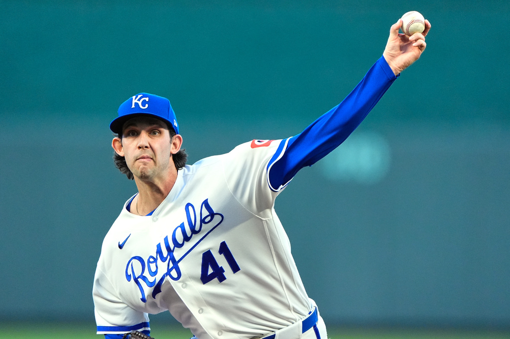 Kansas City Royals starting pitcher Daniel Lynch IV throws during the first inning of a baseball game against the Chicago White Sox, Tuesday, Sept. 22, 2026, in Kansas City, Mo. (AP Photo/Charlie Riedel)
