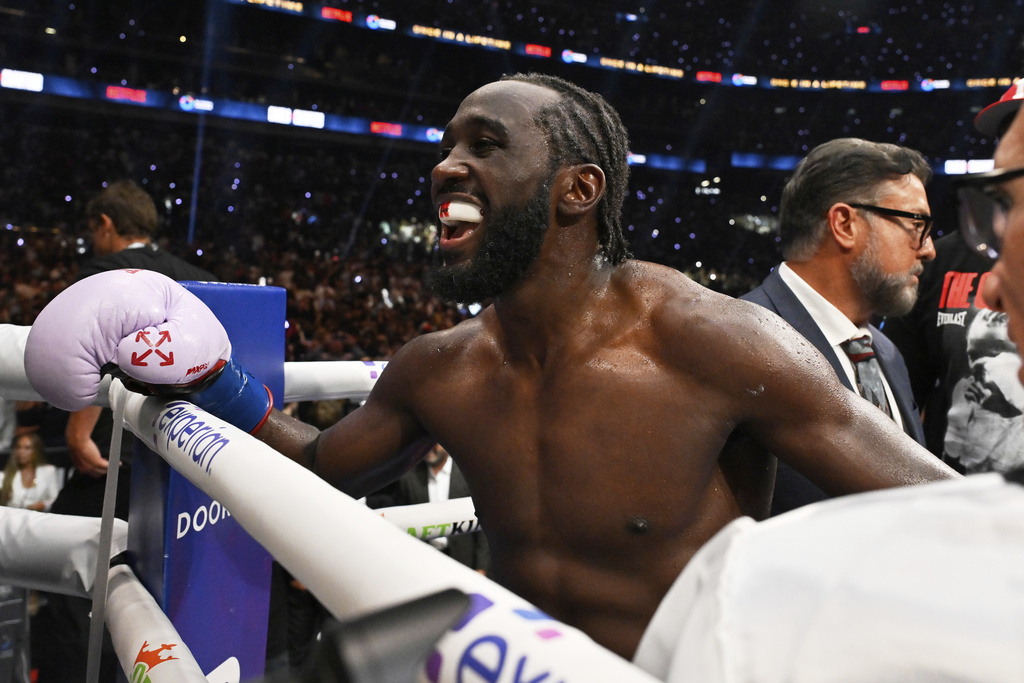 Terence Crawford celebrates after defeating Canelo Alvarez by unanimous decision in an undisputed super middleweight championship boxing match in Las Vegas, Saturday, Sept. 13, 2025. (AP Photo/David Becker)