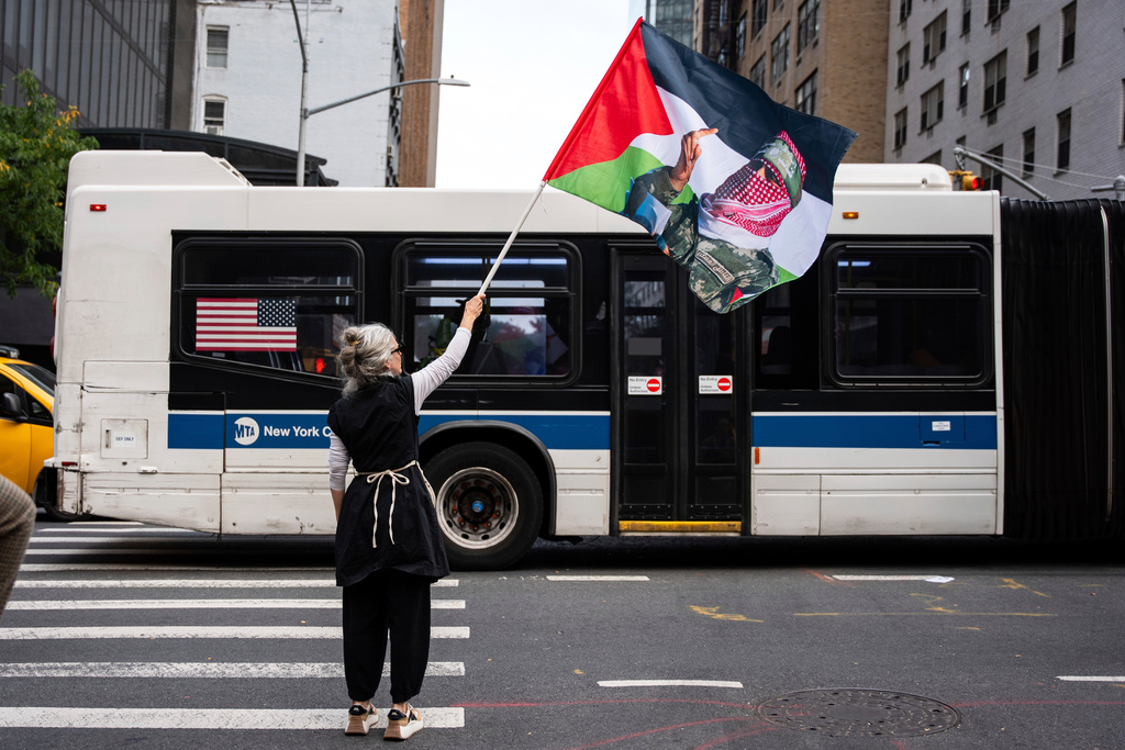 People protest the ongoing Israel Palestinian war outside the United Nations Headquarters during the 80th session of the U.N. General Assembly's discussion on a two-state solution, Monday, Sept. 22, 2025. (AP Photo/Angelina Katsanis)