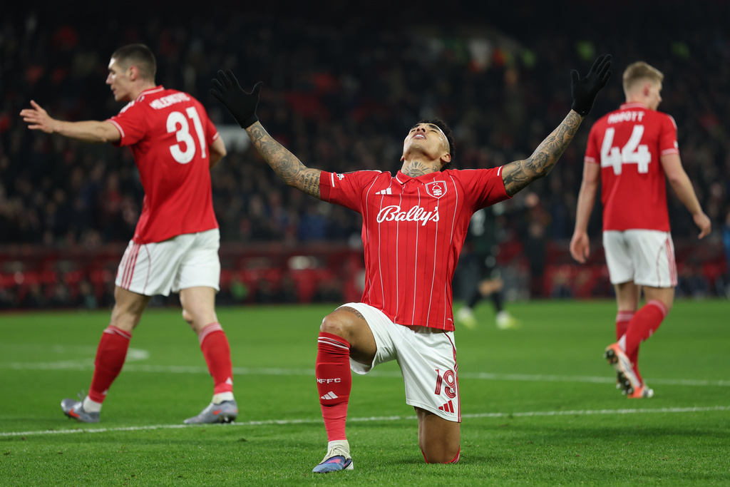 Nottingham Forest's Igor Jesus, centre, celebrates after he scores his side's second goal during the Europa League opening phase soccer match between Nottingham Forest and Ferencvaros in Nottingham, England, Thursday, Jan. 29, 2026. (AP Photo/Morgan Harlow)