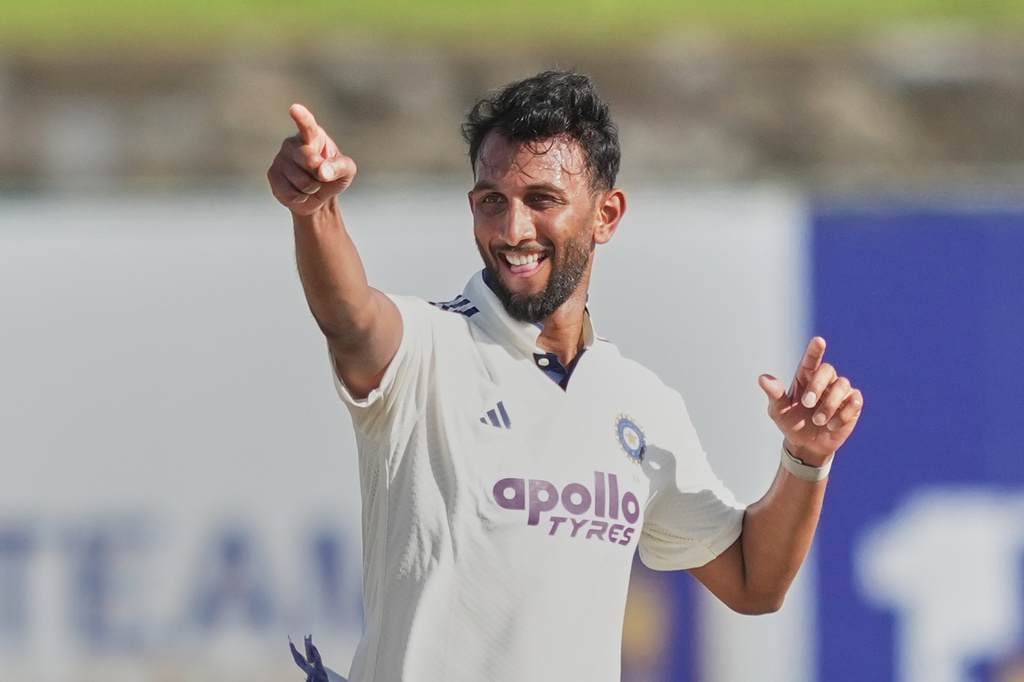 India's Prasidh Krishna celebrates the dismissal of Sri Lanka's Kamindu Mendis during the day four of the first cricket test match between Sri Lanka and India in Galle, Sri Lanka, Tuesday, Aug. 18, 2026. (AP Photo/Eranga Jayawardena)